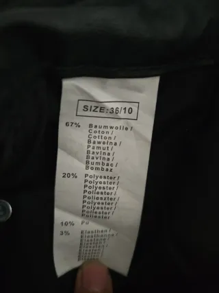 Pantalón negro efecto piel