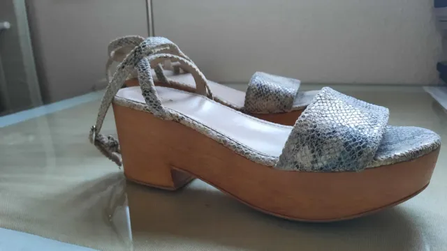 Sandalias Oysho piel serpiente