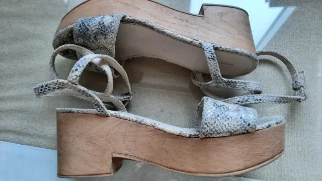 Sandalias Oysho piel serpiente