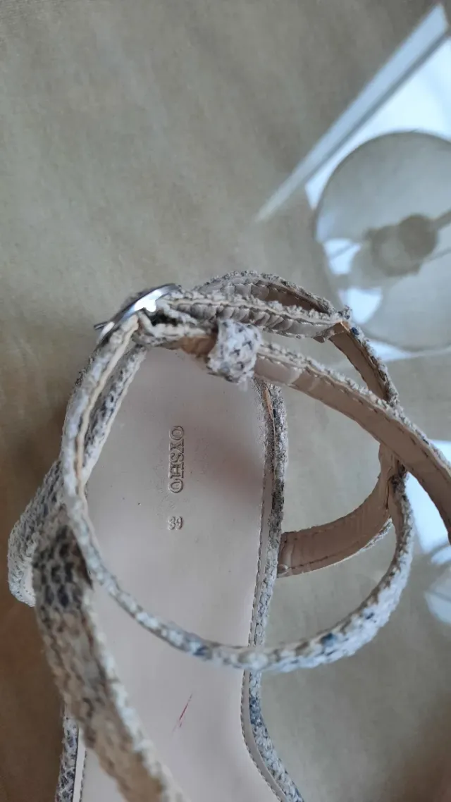 Sandalias Oysho piel serpiente