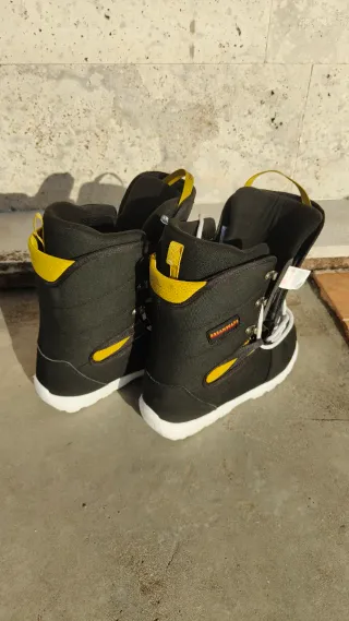 Botas de Snowboard Negras y Blancas Decathlon