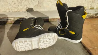 Botas de Snowboard Negras y Blancas Decathlon