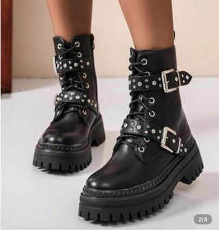 Botas  negras tachuelas hebillas talla 38
