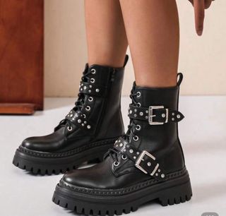 Botas  negras tachuelas hebillas talla 38