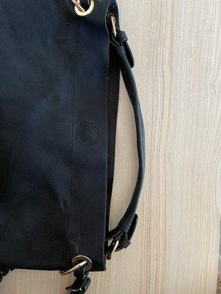 Bolso grande negro con cadena