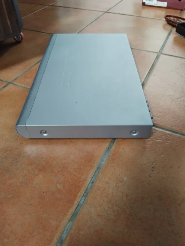 DVD Grundig sin cables