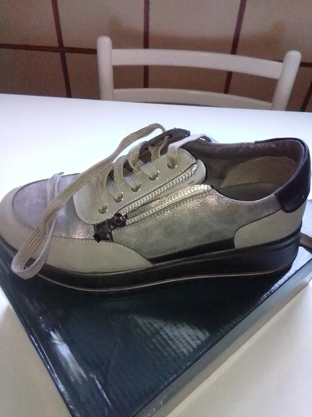 Scarpe donna grigie con zip