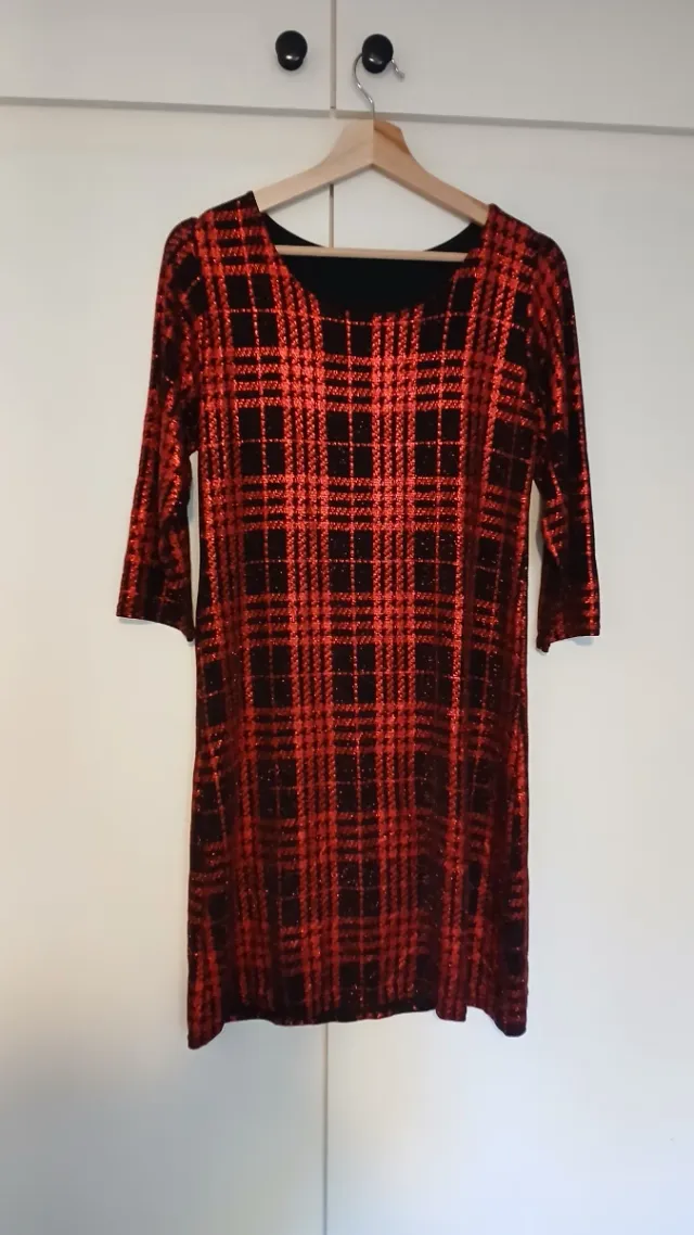 Vestido rojo brillante a cuadros