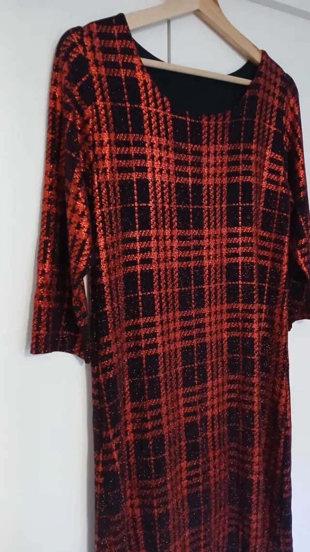 Vestido rojo brillante a cuadros