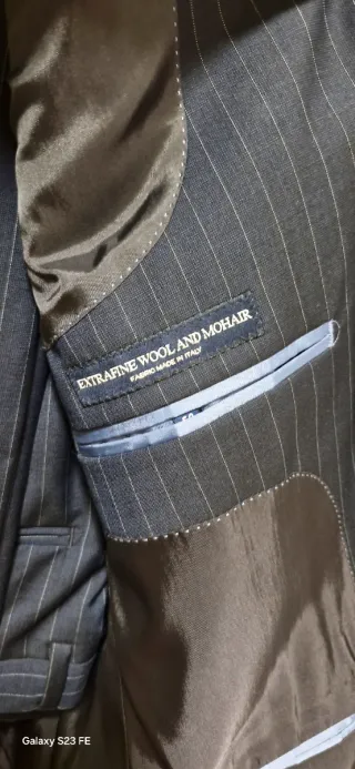 Traje de raya azul y plata