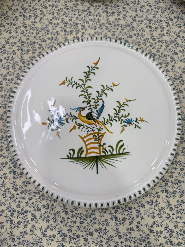 Fuente alta Moustiers cerámica decorada a mano