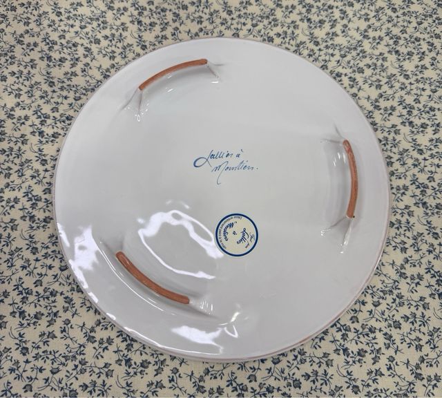 Fuente alta Moustiers cerámica decorada a mano