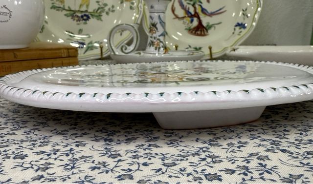 Fuente alta Moustiers cerámica decorada a mano