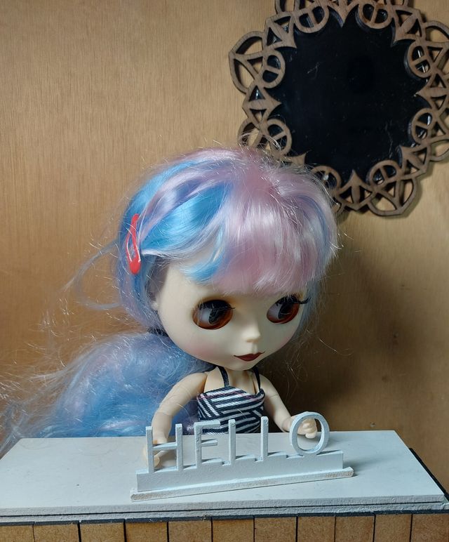 Letrero HELLO escala 1:6 Blythe