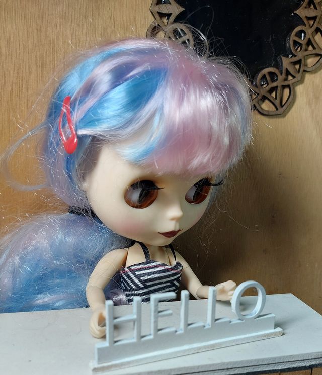 Letrero HELLO escala 1:6 Blythe