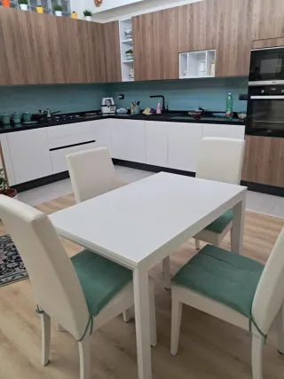 Tavolo allungabile con 4 sedie