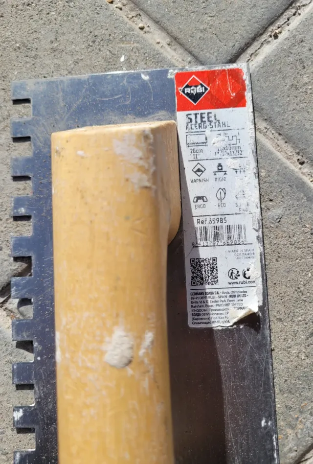 Lote 2 llanas de albañil