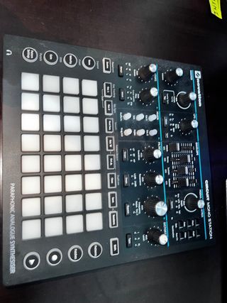 Novation Circuit Mono Station Sintetizador