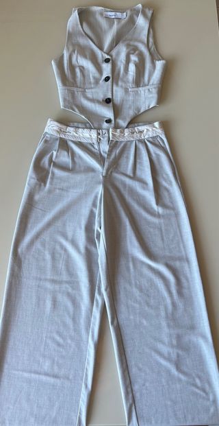 Conjunto chaleco y pantalón gris