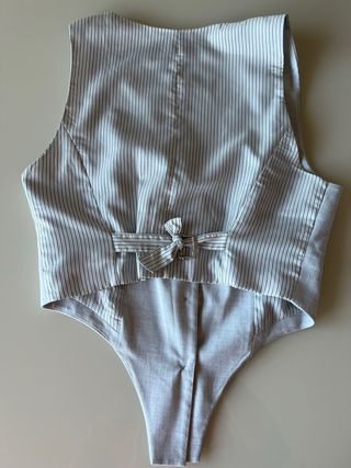 Conjunto chaleco y pantalón gris
