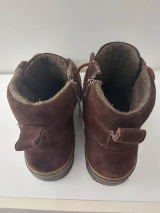 Botas de ante marrones con cordones