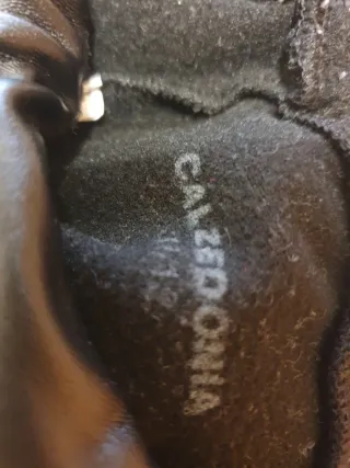 Pantalones negros efecto piel