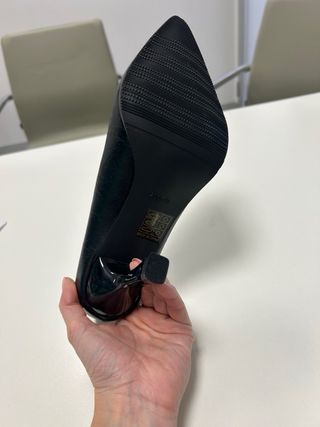 Zapato de salón negro tacón, sin estrenar