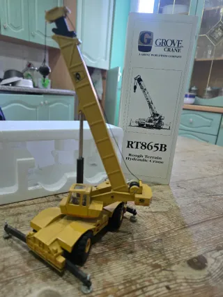 Crane Grove RT865B Rough Terrain NZG 1:55