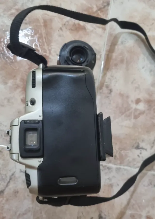 Cámara Nikon F60 con 2 objetivos