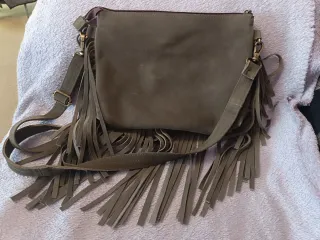 Bolso flecos morado y marrón