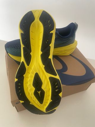 Zapatillas ASICS NOVABLAST 4 Azul y Amarillo