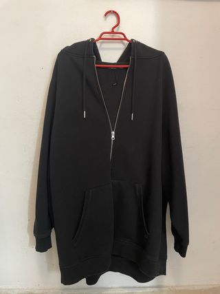 Sudadera con capucha negra