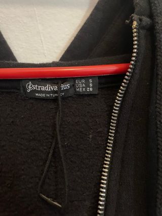 Sudadera con capucha negra