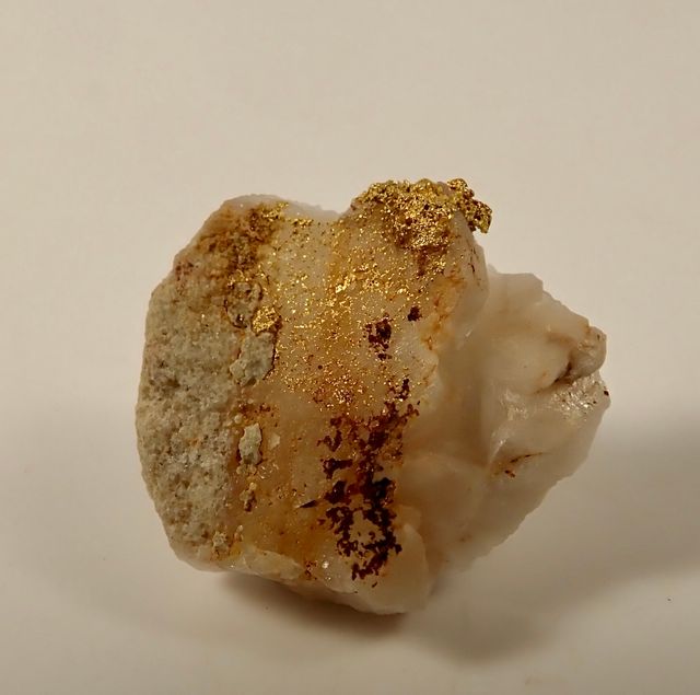 Mineral de Oro Nativo sobre Cuarzo