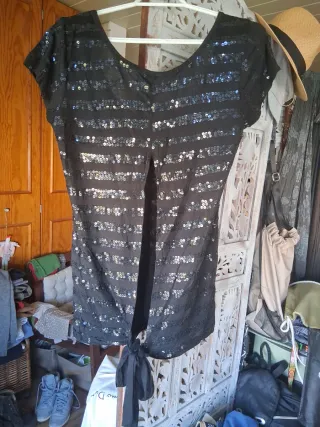 Camiseta Stradivarius lentejuelas Talla M