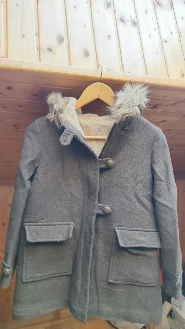 Trenca niña con capucha y pelo, zara