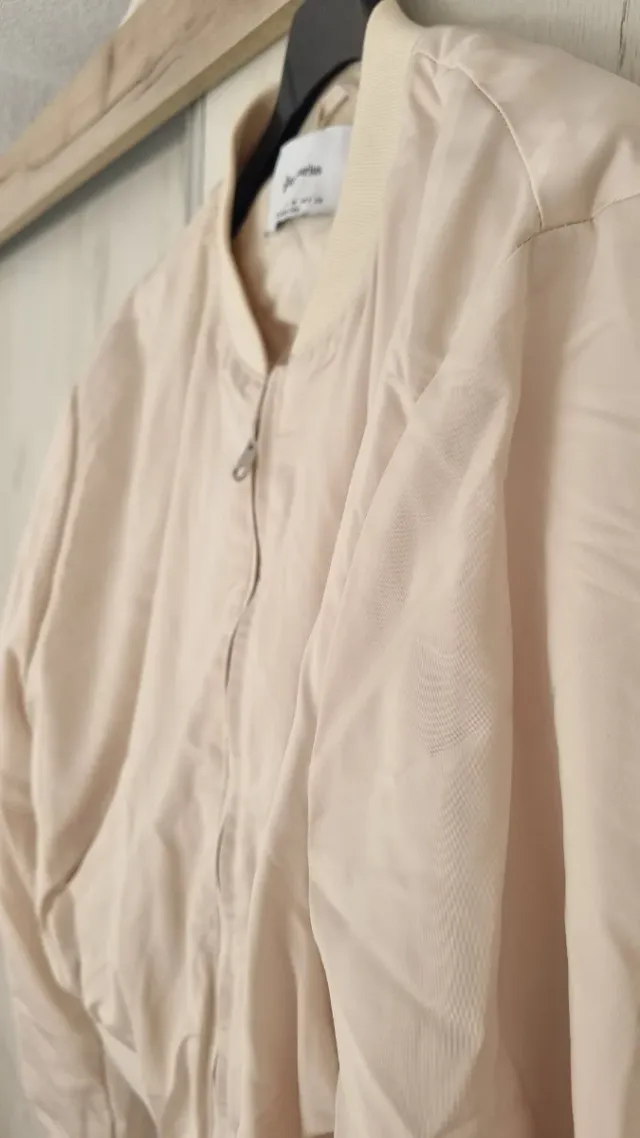 Chaqueta Bomber Beige Corta
