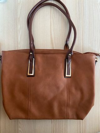 Bolso marrón de piel sintética