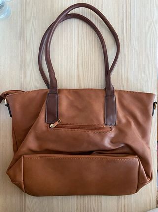 Bolso marrón de piel sintética