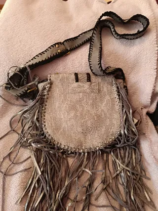 Bolso bandolera con flecos largos