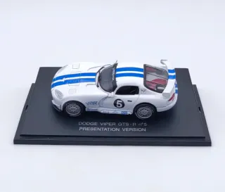 DODGE VIPER GTS-R N°5 1:43 UNIVERSAL HOBBIES