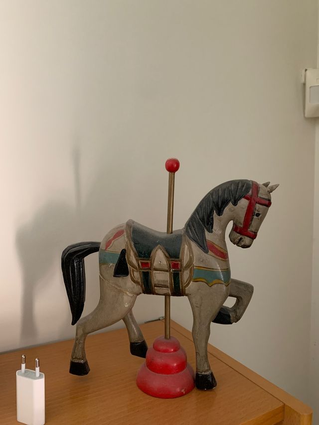 Estatua de caballo de carrusel