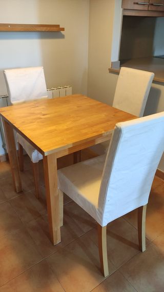 Mesa Comedor Ikea y 3 Sillas