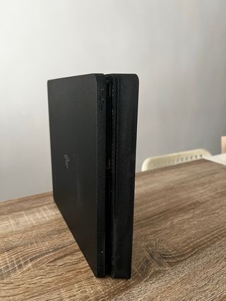 PS4 slim Negra + 2 Mandos + Juegos