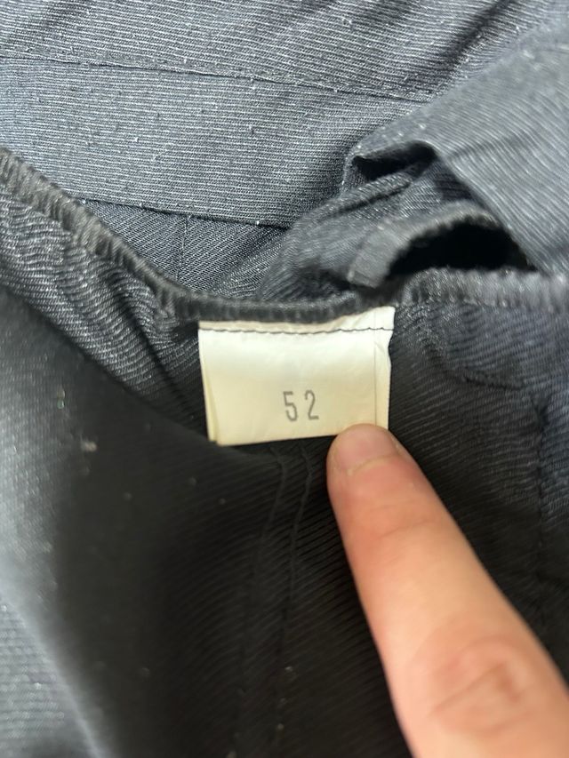 Traje de chaqueta gris y negro