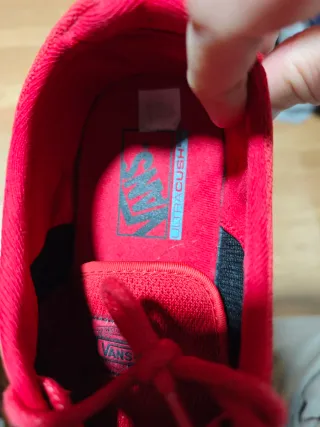 Zapatillas Vans Rojas y Negras