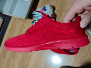 Zapatillas Vans Rojas y Negras