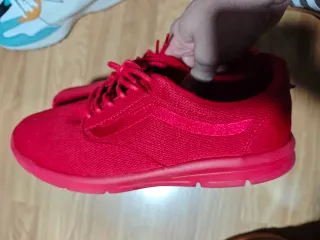 Zapatillas Vans Rojas y Negras