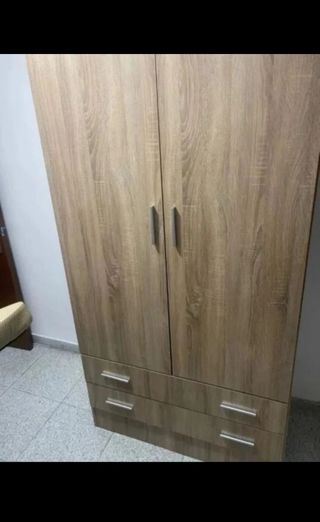 Guardaroba in legno e metallo