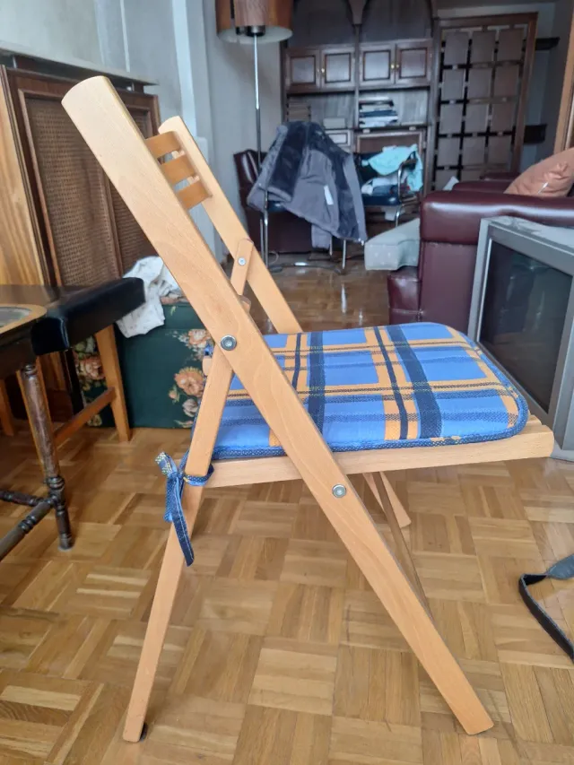 Silla de madera plegable con cojín